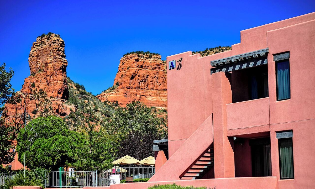 Oak Creek Hotel | Great Amenities for Groups! Pool, Bbq Facilities, Close to Sedona Trail Zen