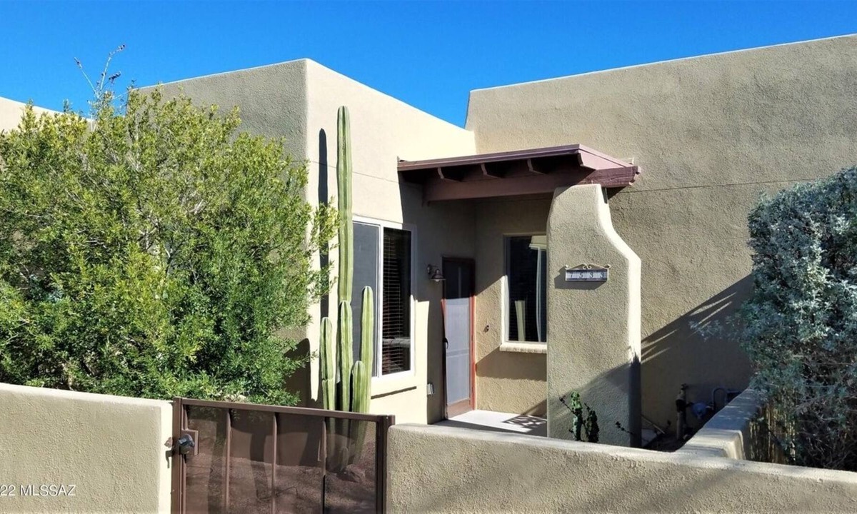 The Academy Village House | GreatTuscon getaway, graced by the Rincon Mountains and Giant Saguaro