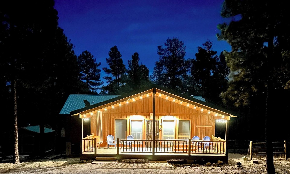 Greer Cabin | Greer Mountain Cabin: Scenic Deck, Rustic Charm & Stress-Free Parking