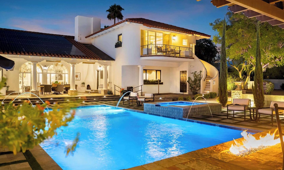 North Scottsdale House | HÓZHÓ Ranch | Lazy River, Pool, Golf Sim & Bowling