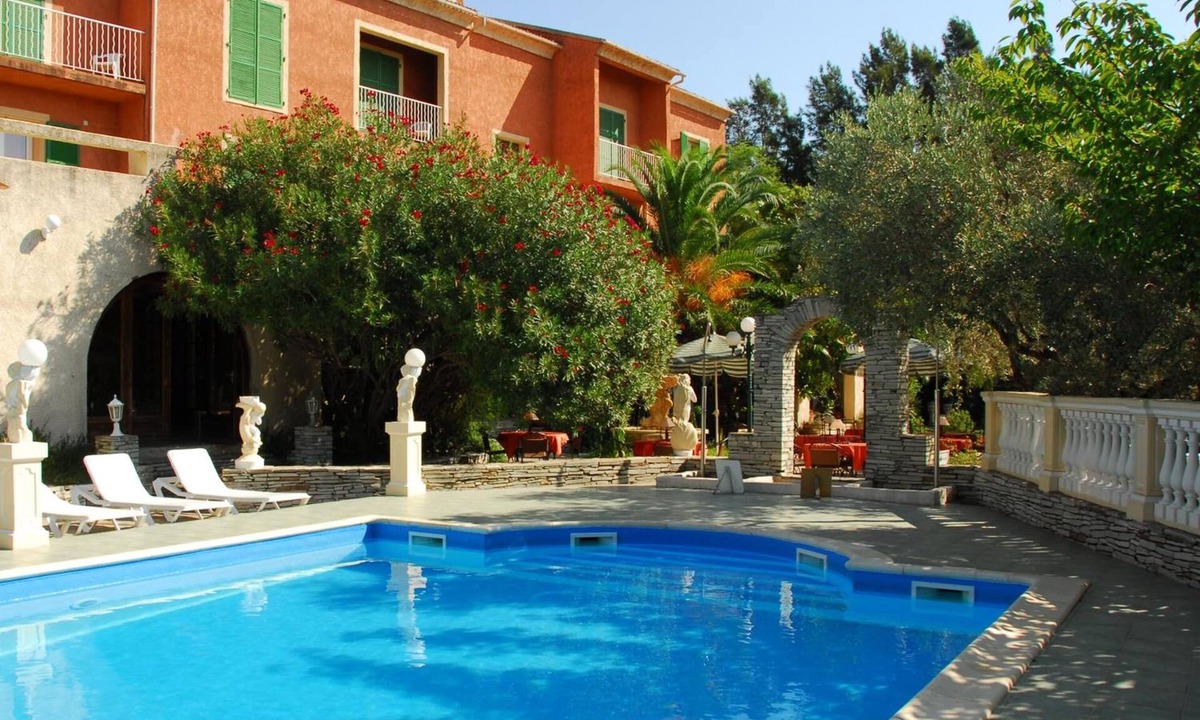 Lucciana Hotel | Hôtel Castellu Rossu