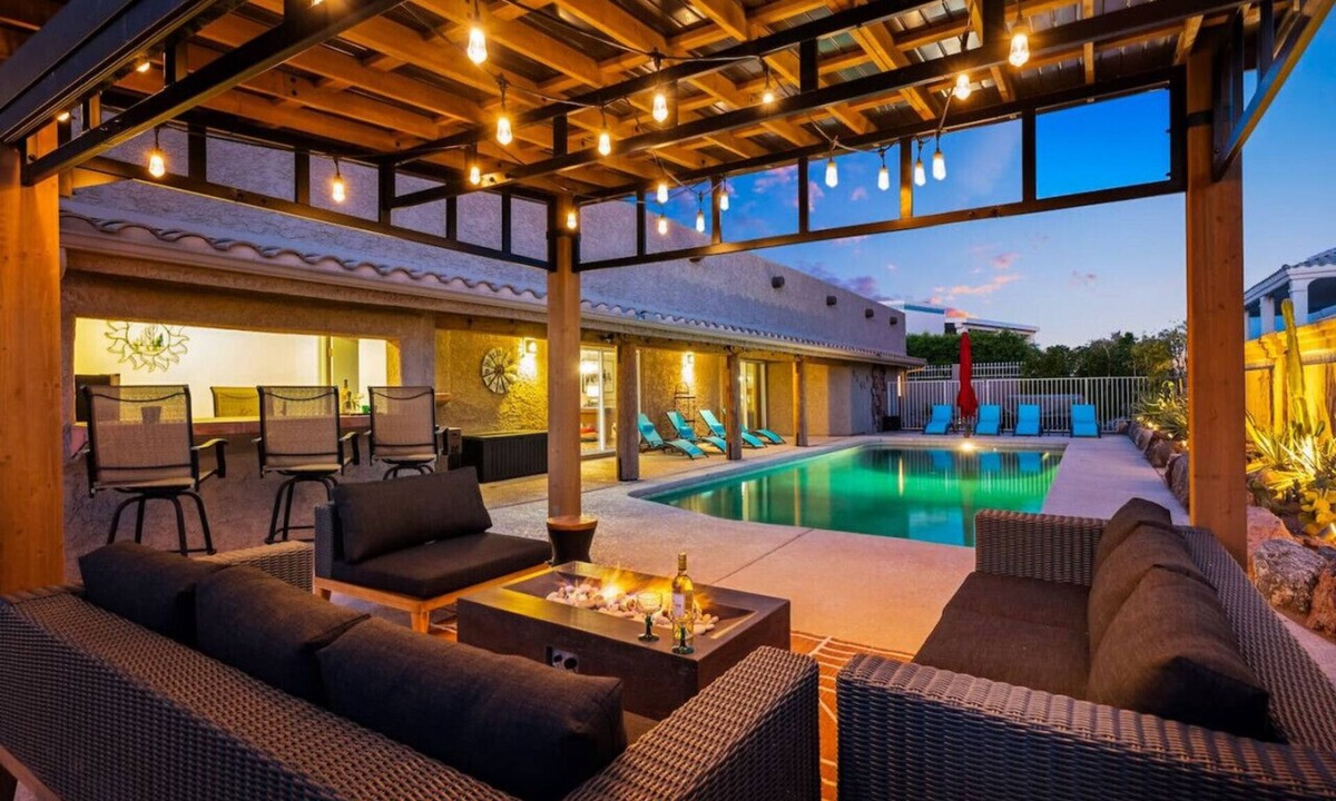 Lake Havasu City House | Havasu Hacienda: Sleeps 18, Pool, Game Room, Bar