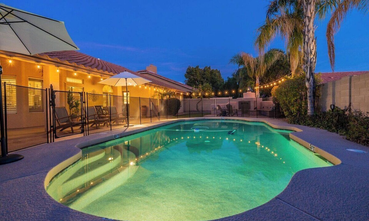 Paradise Park Vista House | Heated Pool & Billiard Room, Near Golf Courses