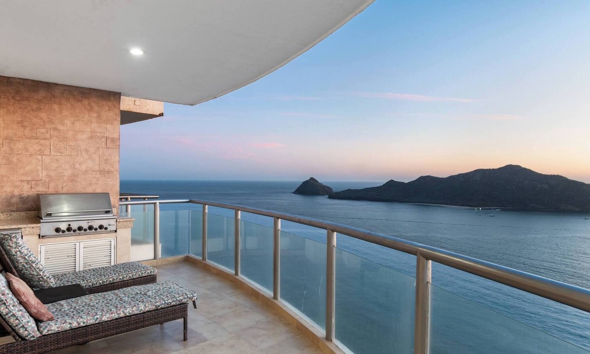 Zona Dorada Apartment | Hermosa Vista en Piso 23 a Pie de Playa