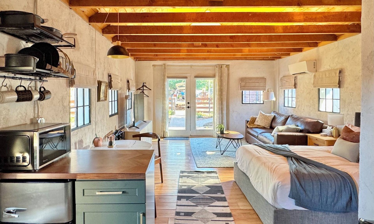 Cottonwood Apartment | Historic Cottonwood Casita -Outdoor Soaking Tub