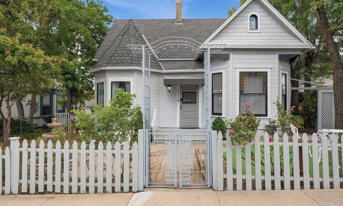 Prescott House | Historic Victorian Elegance in the Heart of Downtown Prescott