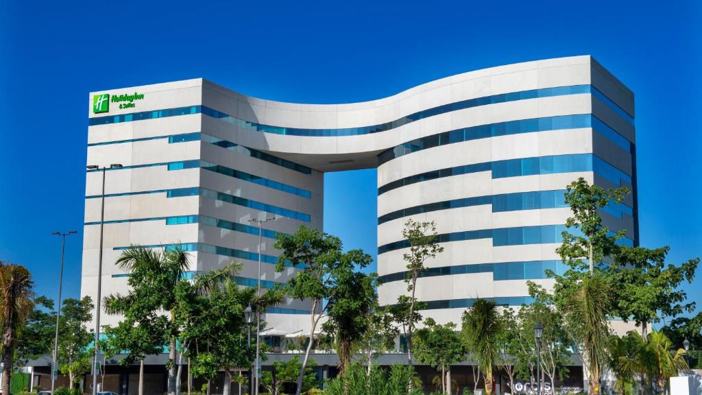 Merida Hotel | Holiday Inn & Suites - Merida La Isla by IHG