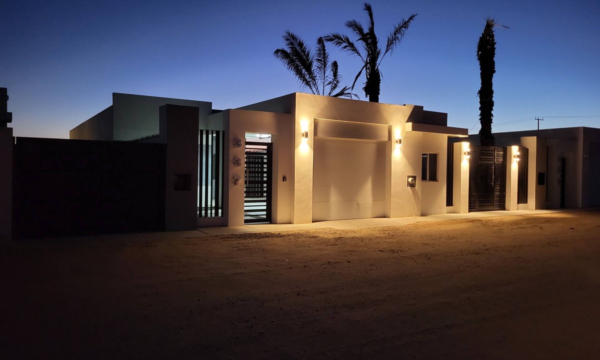 Centro House | Home with community pool - all beaches 10 minutes away!