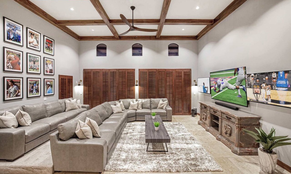 Paradise Valley Village House | HÓZHÓ on the Course: Tennis, Pickleball and Pool