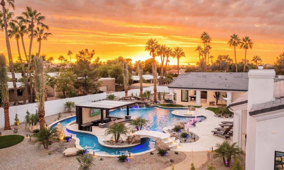 Thunderbird East House | HÓZHÓ River | Pool | Theatre | Lazy River | BBQ