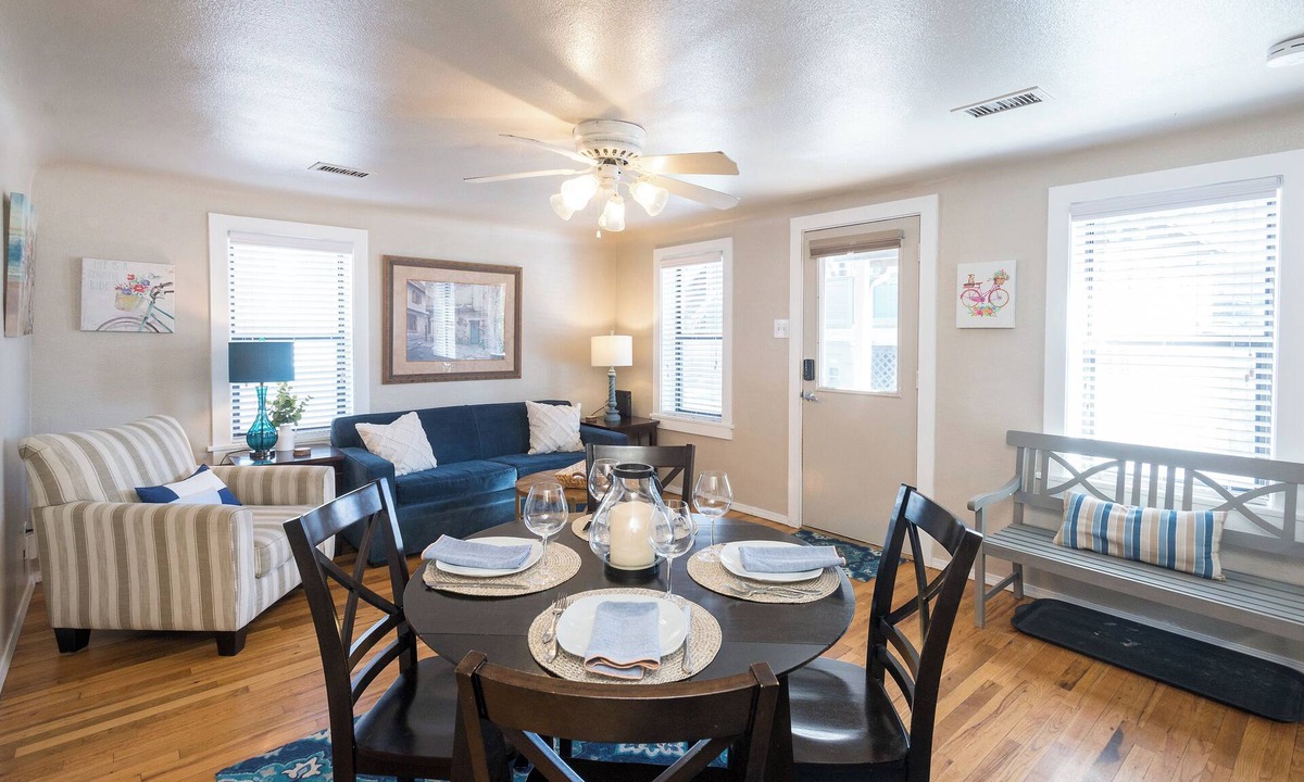 Flagstaff Cottage | Humphreys Cottage in Historic Downtown Flagstaff