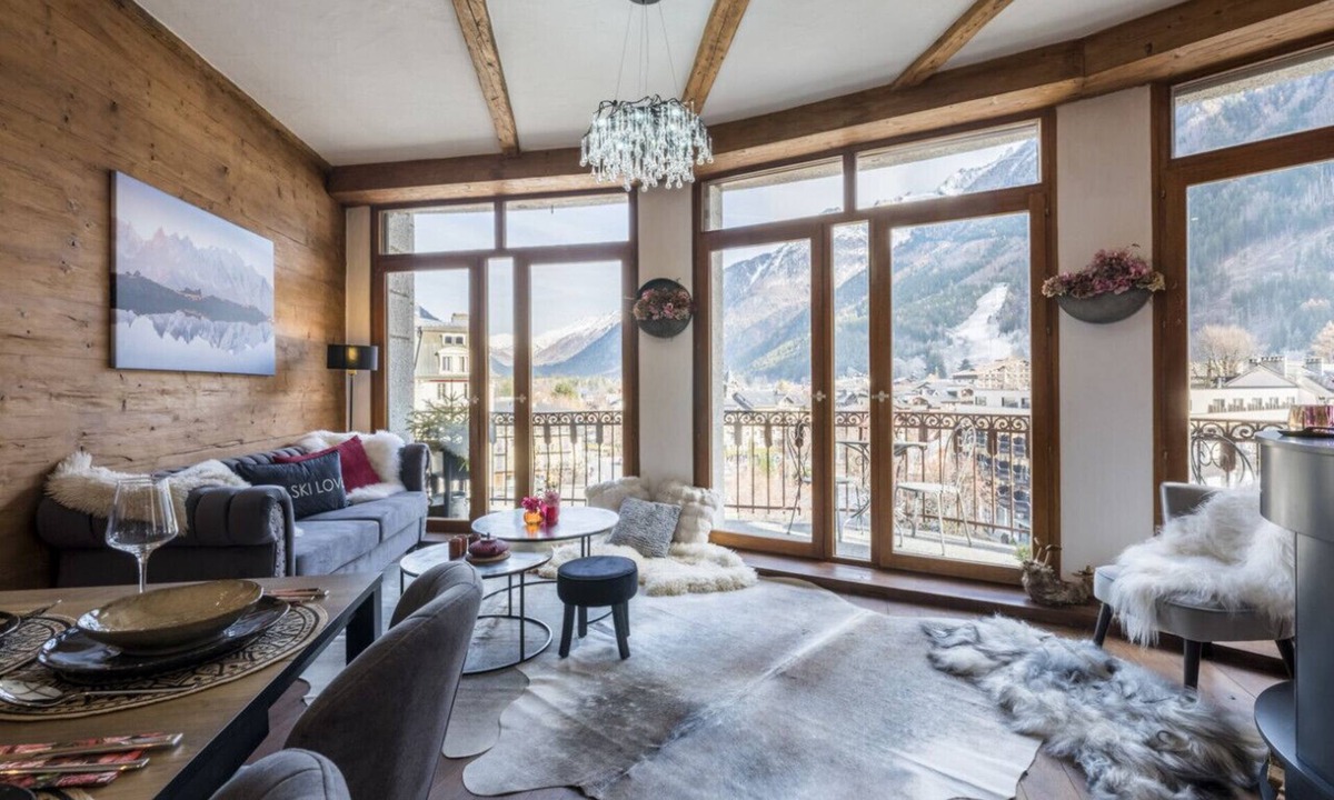 Chamonix City Centre Apartment | Hyper Central 2 Bedrooms | Magnificent Views