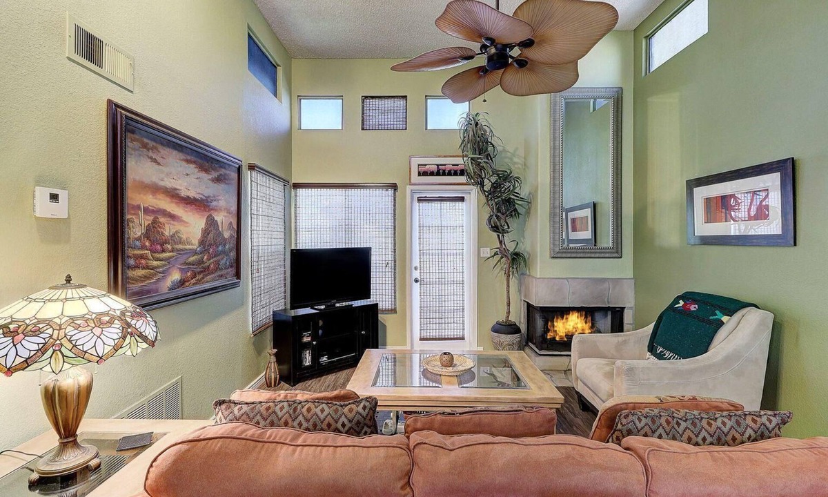 Central Scottsdale Condo | Immaculate 3 bed/2 full bath condo central Scottsdale.