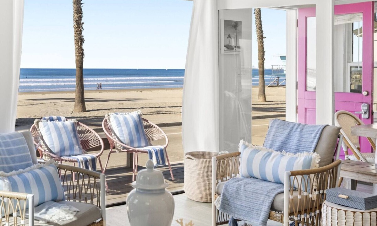 Townsite House | Immaculate Beachfront House, Easy Beach Access, Guest Favorite