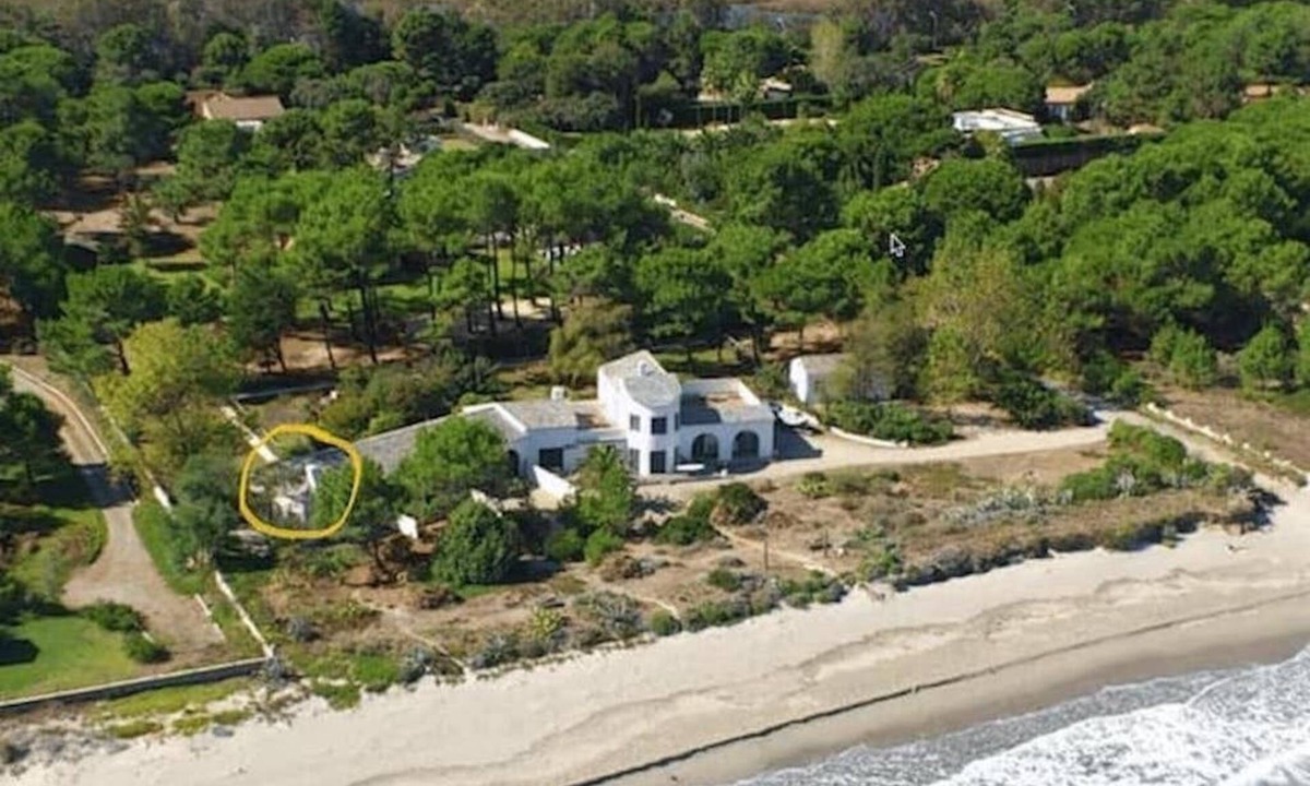Biguglia House | In paradise, feet in the water