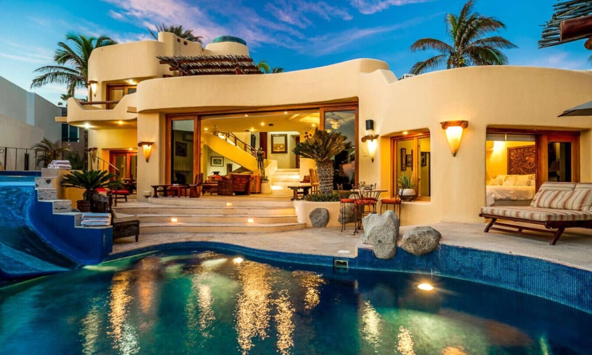 Loreto Villa | Jimmy Page Villa: Relaxed Luxury with Arch Views.