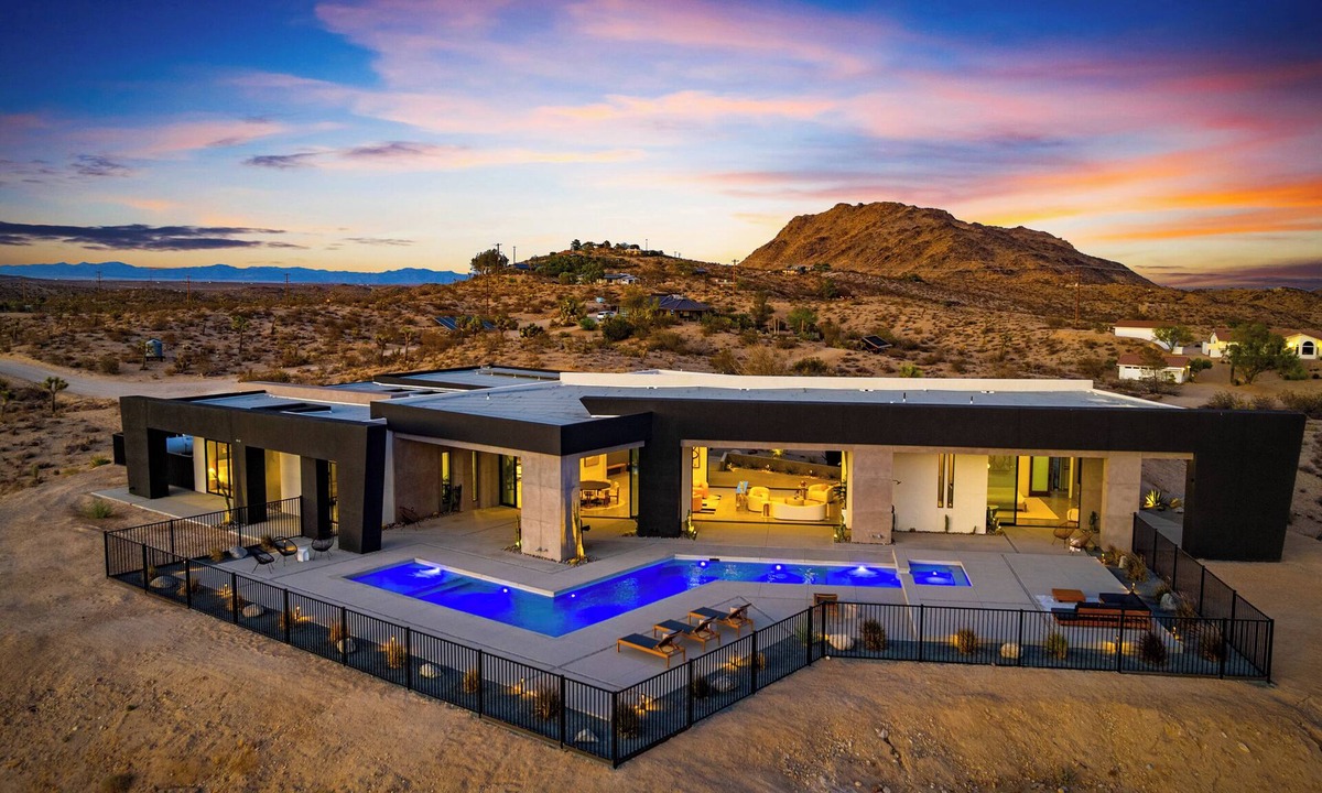 Yucca Valley House | Joshua Tree Elysium Pool, Pickleball & Hot Tub