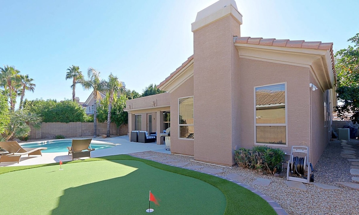 Arabian Crest House | Just remodeled - 5 BEDROOMS! CLOSE TO KIERLAND! +POOL +SPA