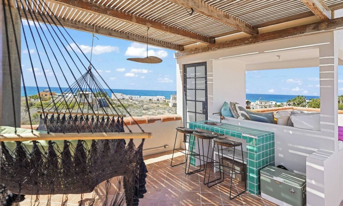 El Pescadero Villa | Kafka House: 7 Bedroom Compound Steps From Beach