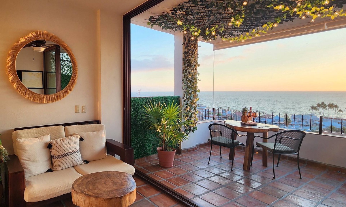Downtown Puerto Vallarta Condo | King BR with Private OCEAN VIEW Deck●Steps to Beach & Malecon●Safe Loc