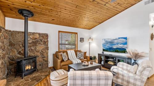 Mountainaire House | Kiowa Cabin Hideaway 6-Guest Mins to DwtnTrails