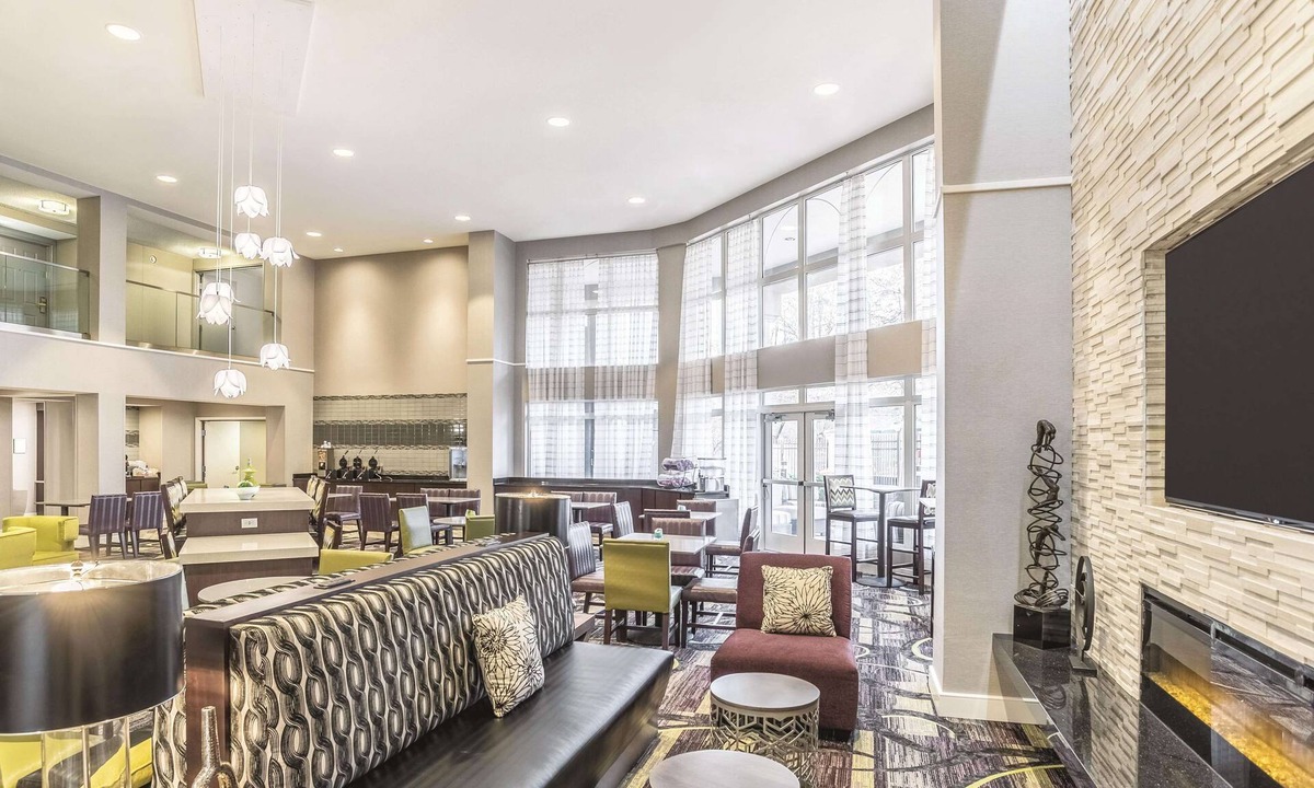 Woodlands Village Hotel | La Quinta Inn & Suites by Wyndham Flagstaff
