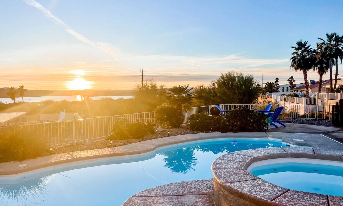 Lake Havasu City House | Lake View Resort compound-6 bedrooms-2 casitas -pool house- pool & spa