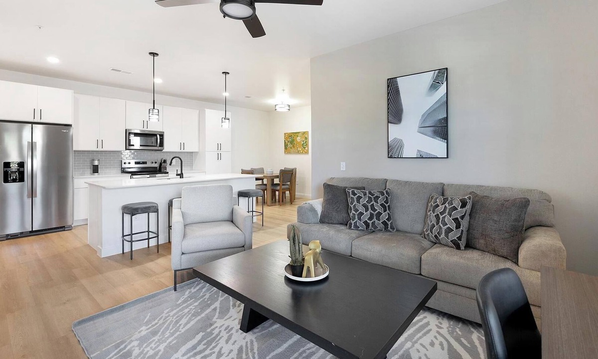 Casa Grande Apartment | Landing | Beautiful 2BD, Pool, Gym