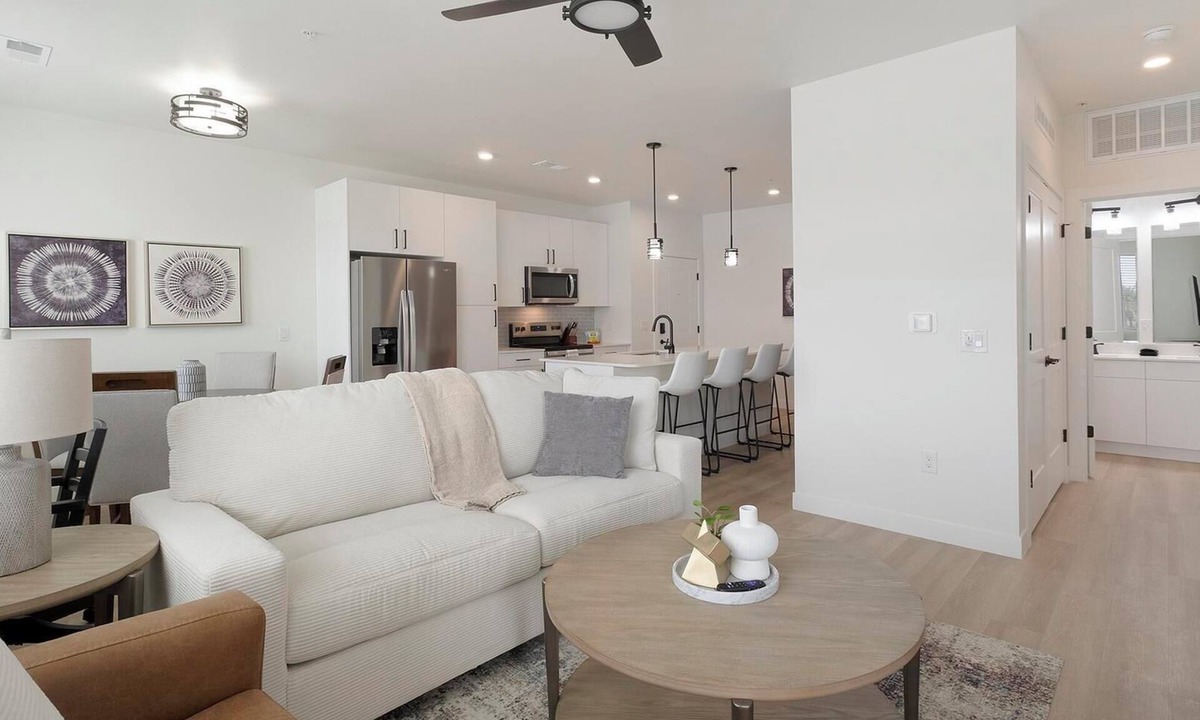 Casa Grande Apartment | Landing | Stylish 1BD, Gym, Pool
