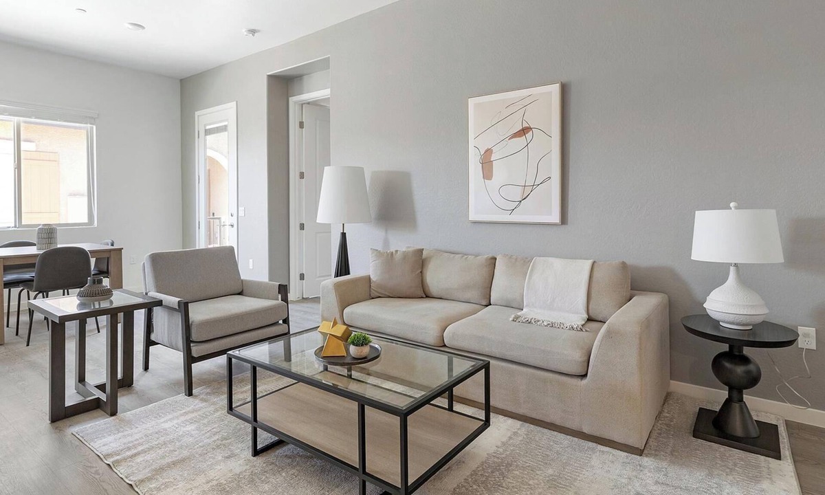 Oro Valley Apartment | Landing | Stylish 2BD, Pool