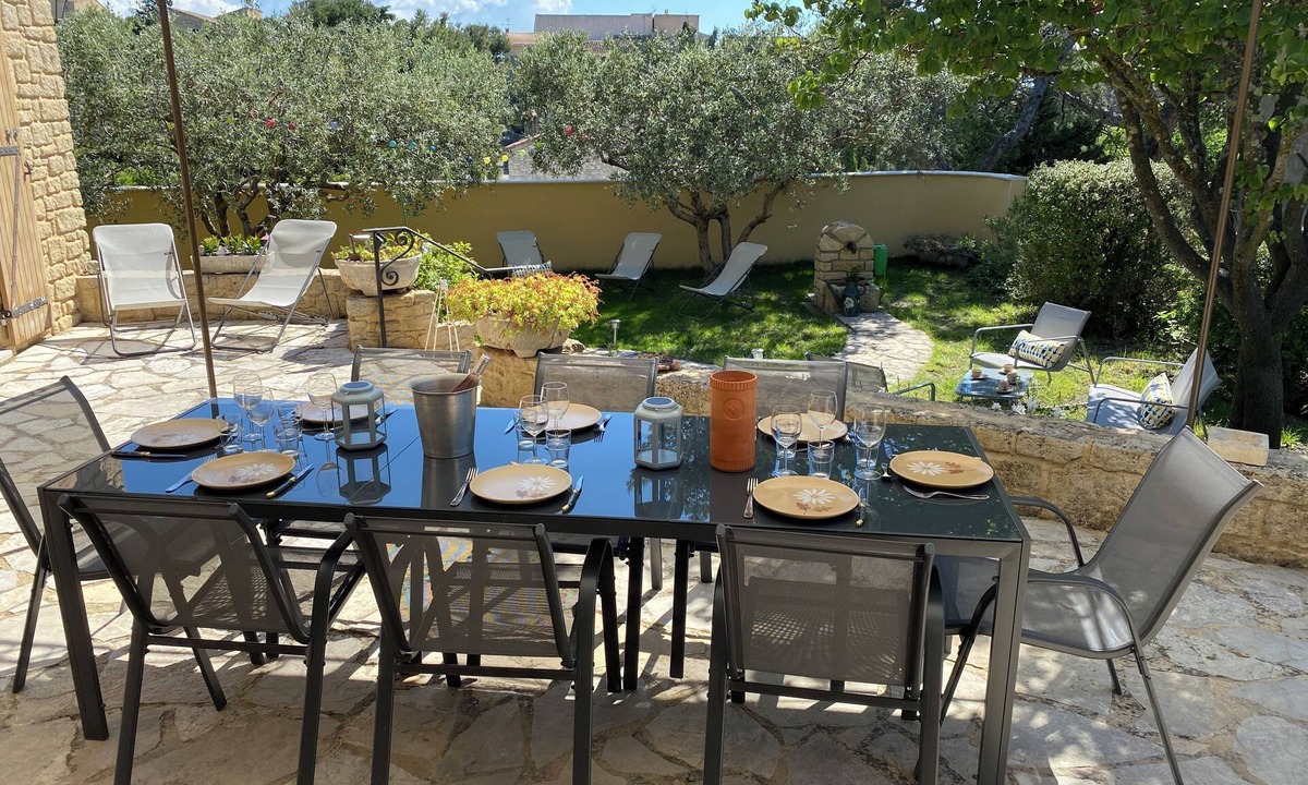 Caumont-sur-Durance House | Large house in Provence, terrace and fireplace
