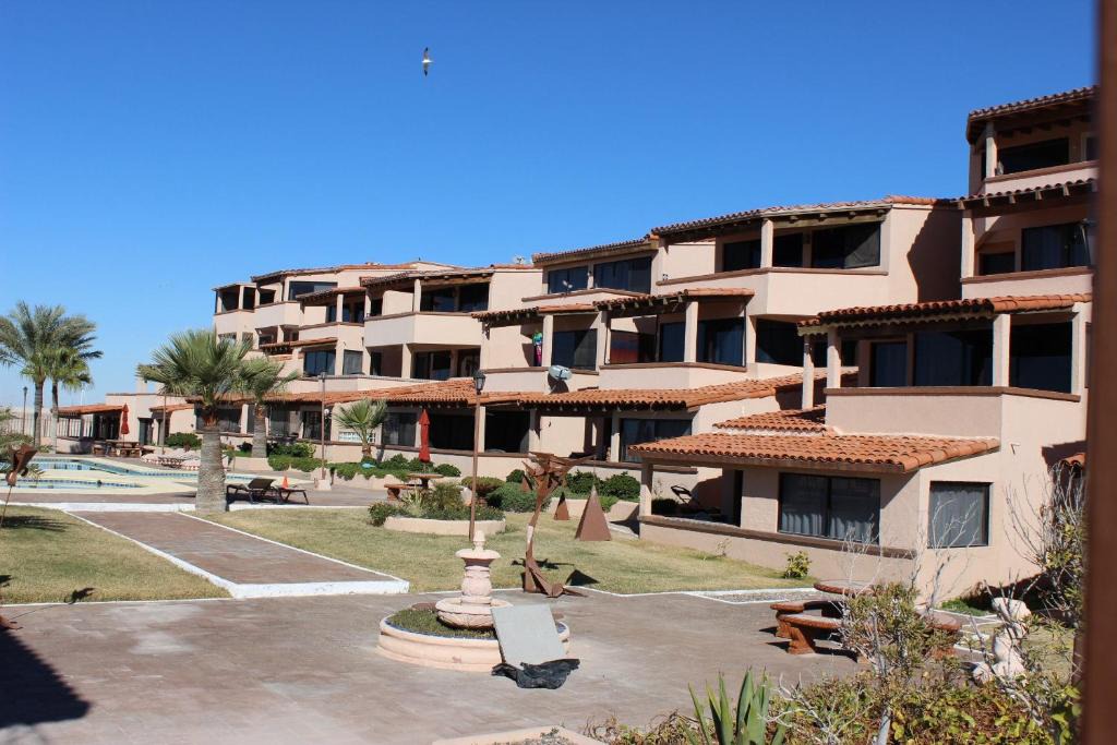 Centro House | Las Gaviotas 402 Mid-century Ocean View Apartment