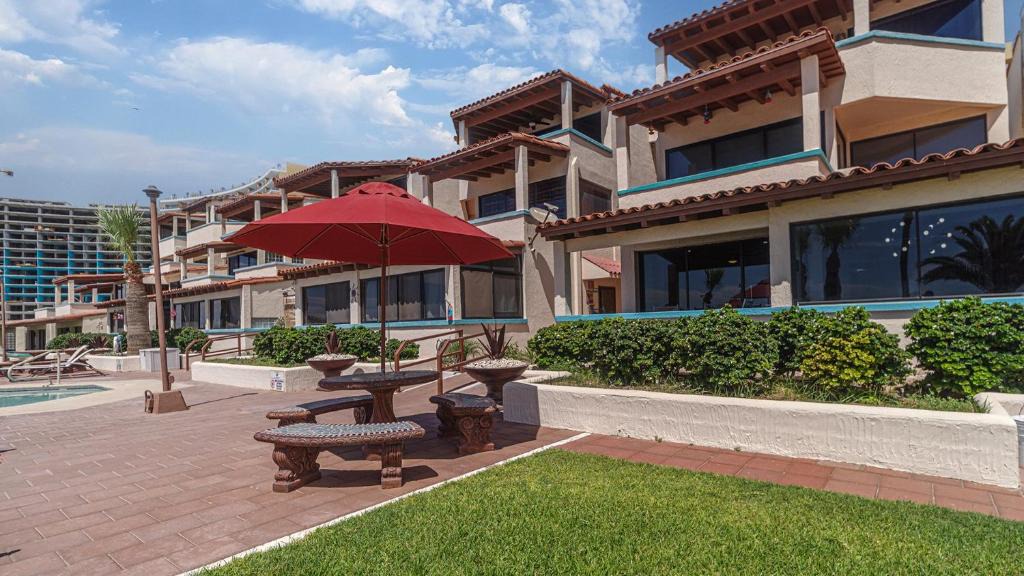 Centro House | Las Gaviotas 436 Mid-century Ocean View Apartment