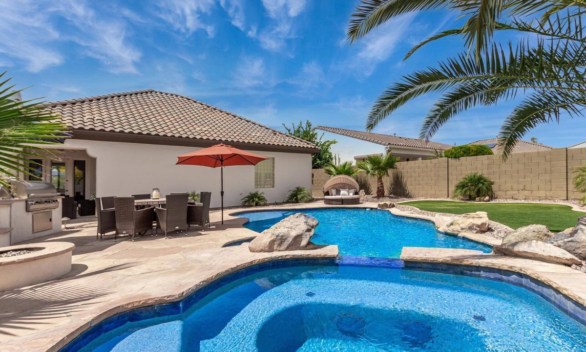 Village At Litchfield Park House | Last Minute Specials - Lay back & Relax! Lush 4BD near Wigwam Resort in Litchfield Park. Heated Pool
