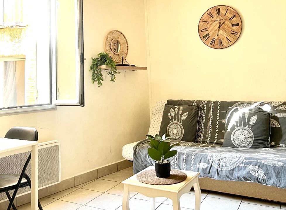 Carpentras Apartment | Le Comtadin - Studio climatisé cœur de ville