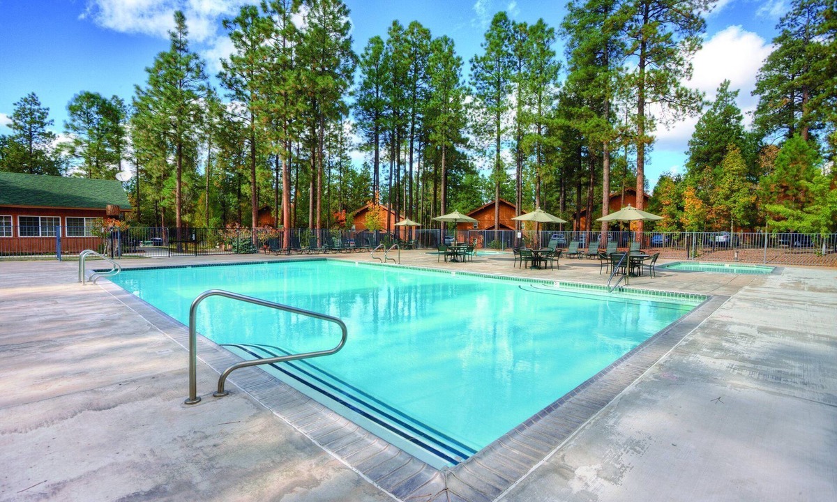 Pinetop Resort | Leave your worries at the door!