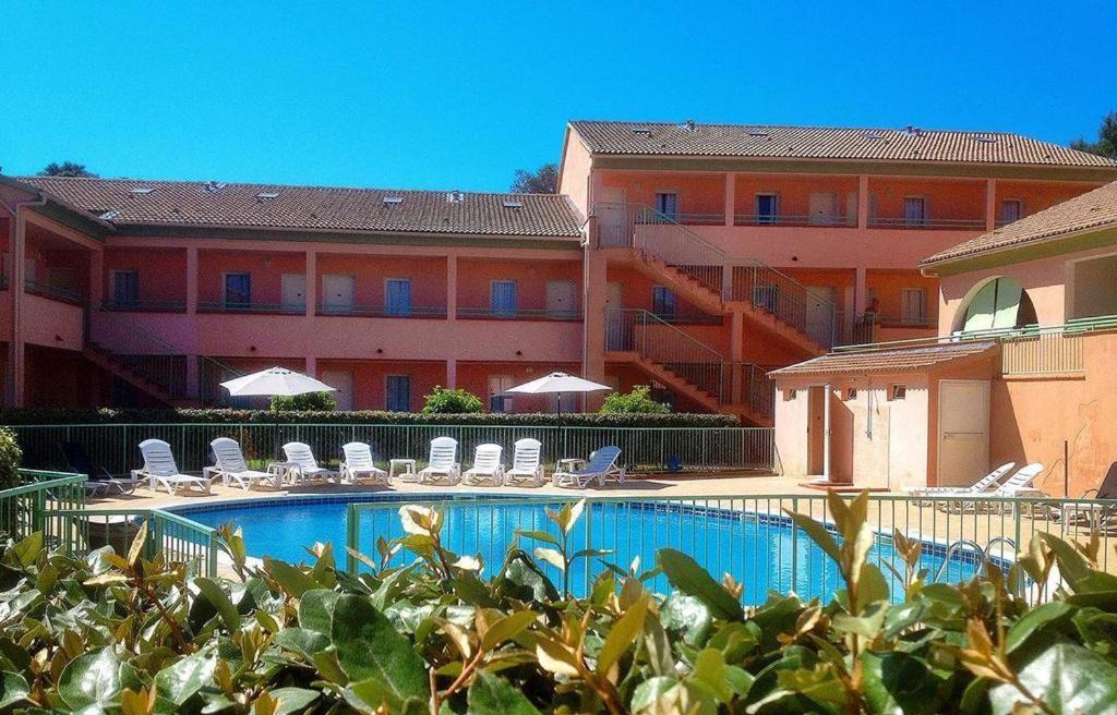 Bravone Apartment | Les jardins de la mer marine de bravone - 2 chambres à lit plus sofa avec piscine à coté mer