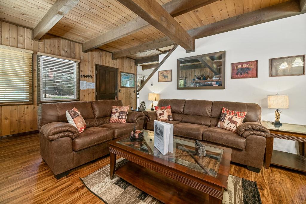 Upper Moonridge House | Little Bear Cottage - Cozy, quaint cabin with a great fireplace and so many fun board games!
