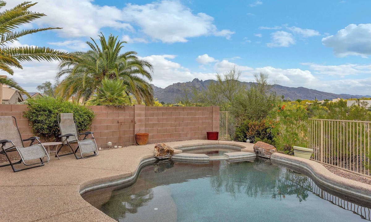 Tucson House | Louis House | Foothills Heated Pool & View