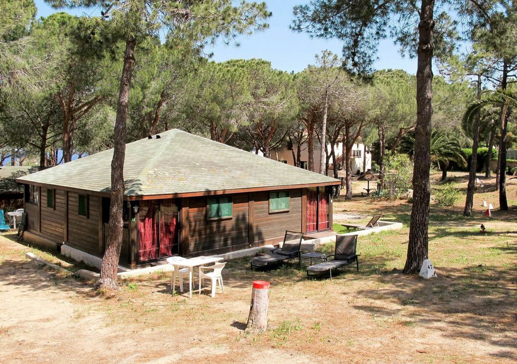 Calvi Apartment | Lovely apartment for 3 people with WIFI, pool, TV, pets allowed and parking