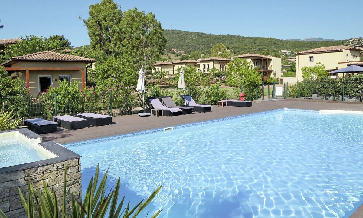 Favone Apartment | Lovely apartment for 4 people with WIFI, pool, A/C, TV, terrace and pets allowed