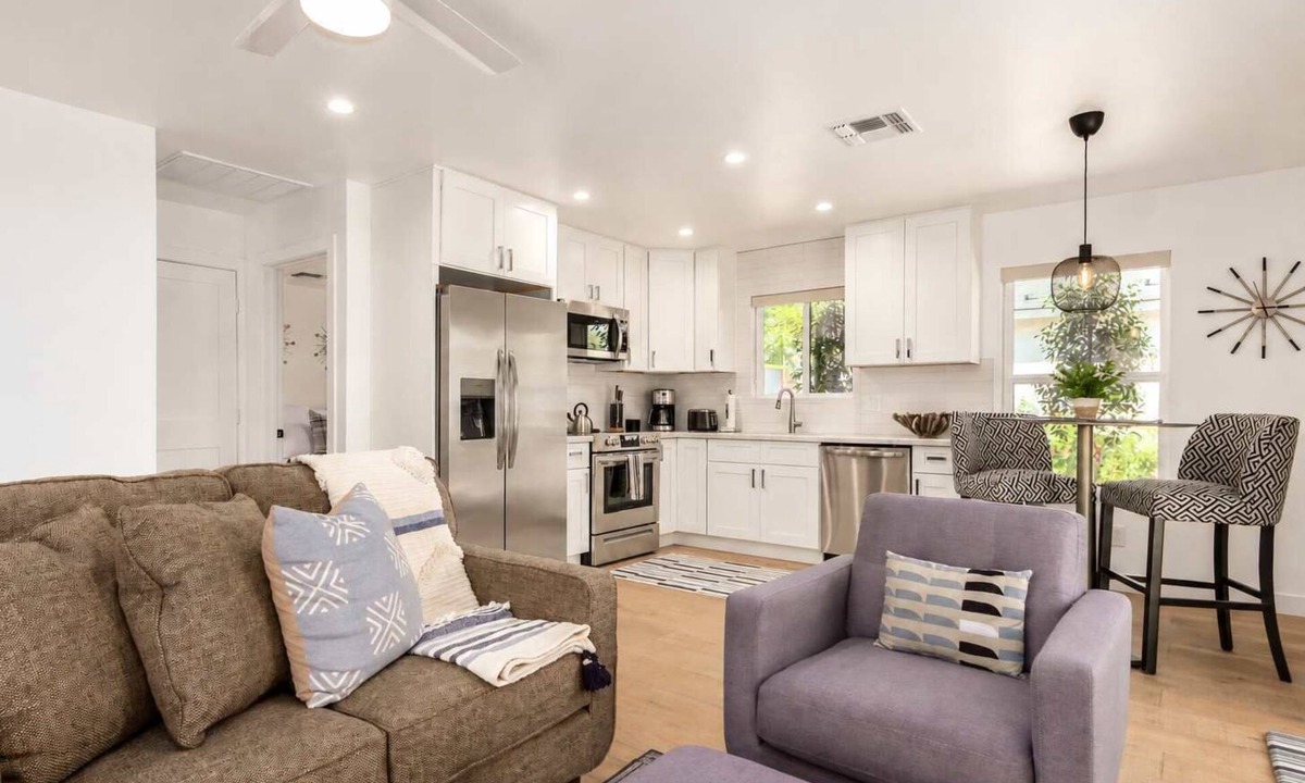 Garfield House | Lux 1-Bed Casita w/Patio, Laundry+FREE Gtd Parking