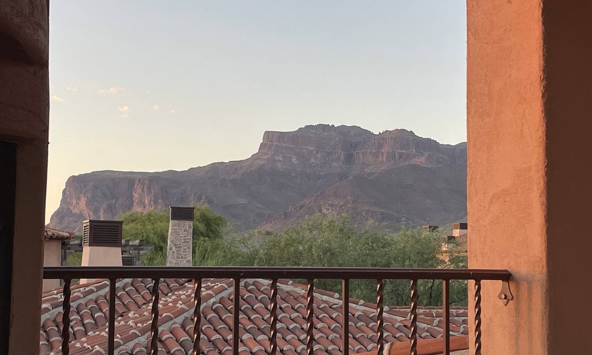 Gold Canyon House | LUXURIOUS 4100+ sqft- 4 Bd 4.5 Bth Villa In Superstition Mountain Country Club