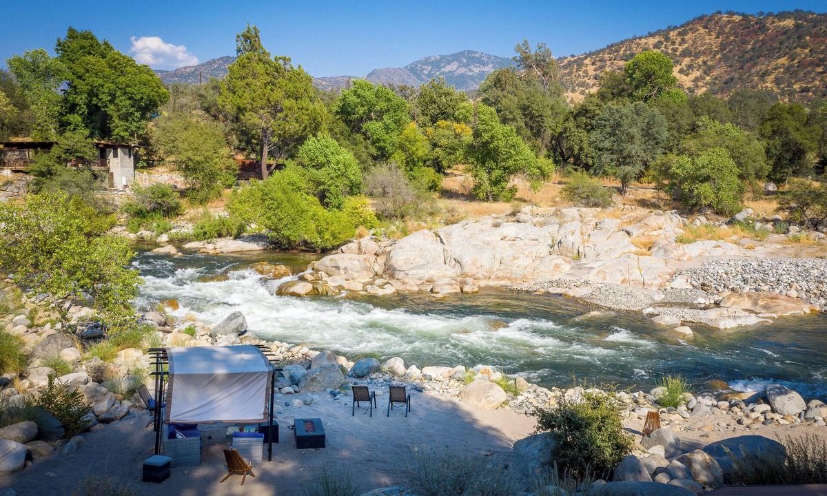 Three Rivers House | Luxurious riverfront property close to Sequoia National Park