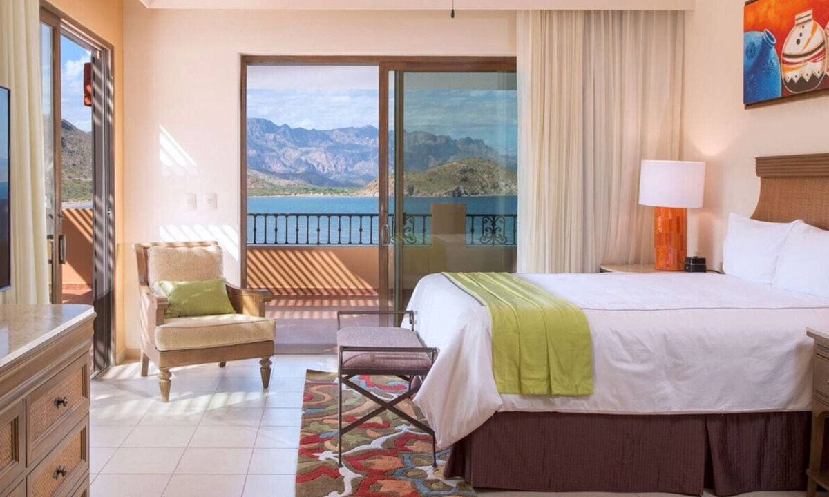 Loreto Apartment | Luxurious Stay at Loreto's Waterfront Paradise with Scenic Views