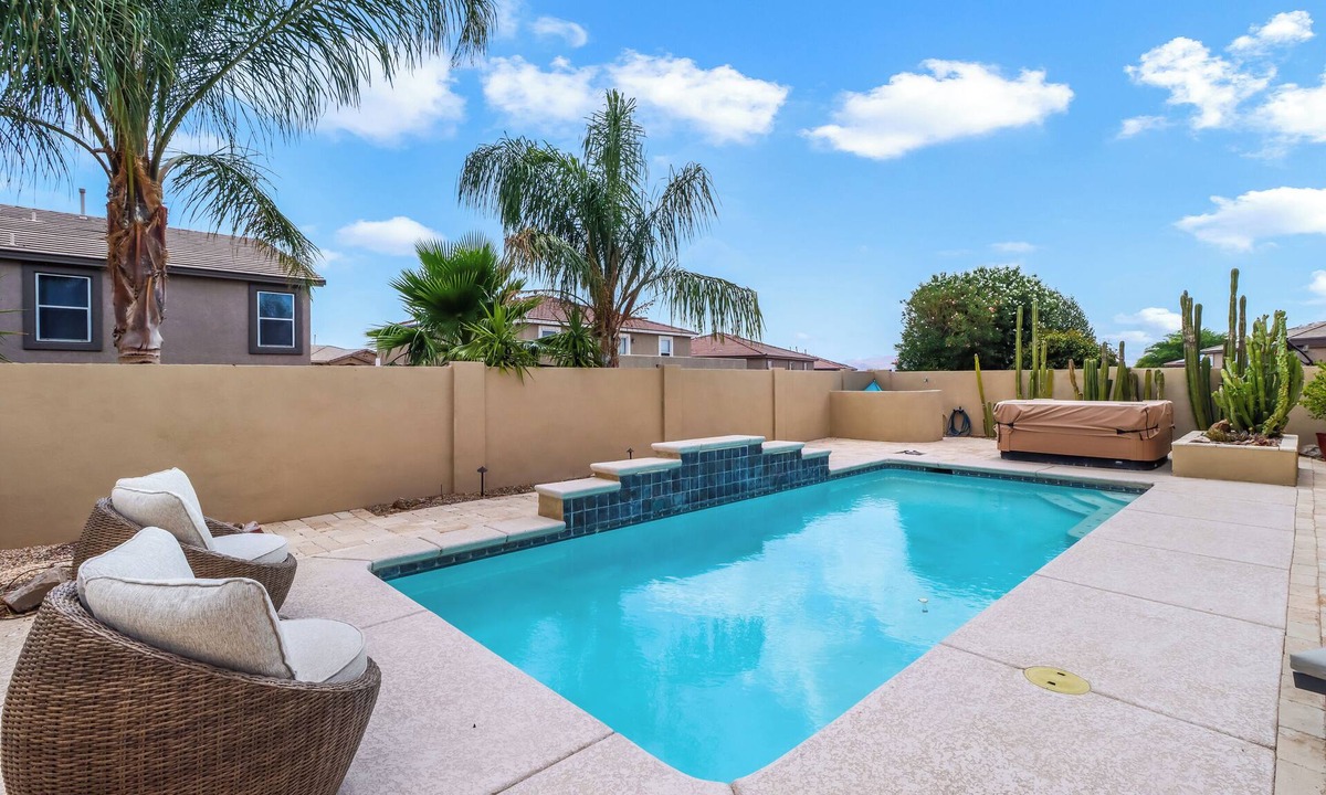Black Horse House | Luxury 3-Bed 2.5 Bath House Pool Hot Tub Backyard Entertainment In Sunny Tucson