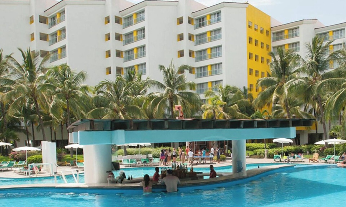 Marina Vallarta Resort | Luxury Beach Resort Master Room/Studio Mayan Palace at Vidanta, 2 Adults+2 Kids