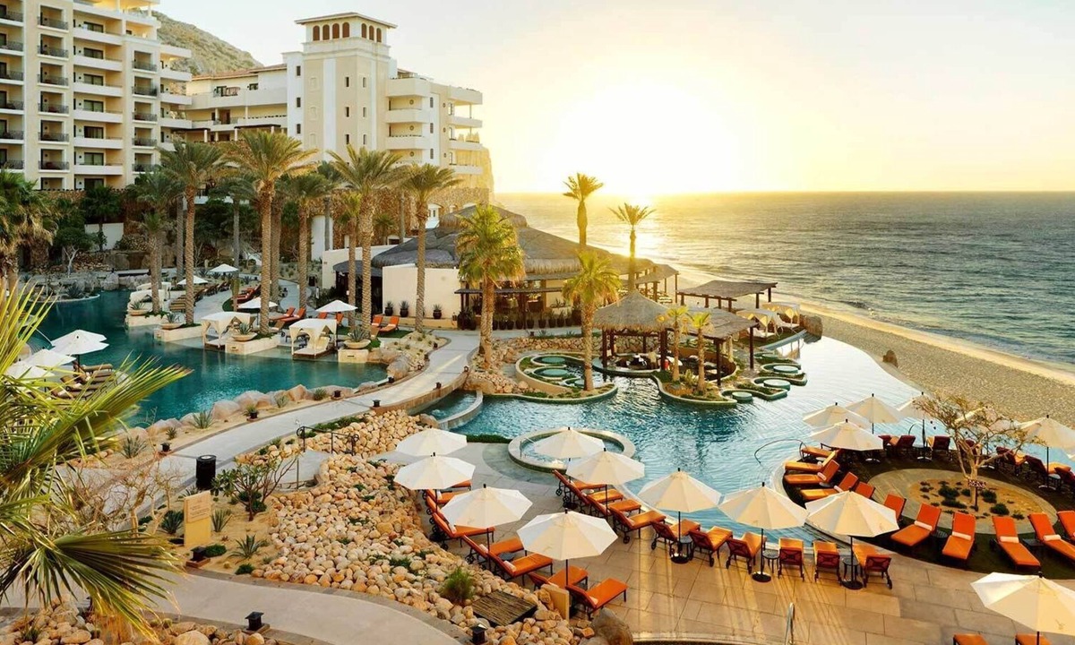 Marina Resort | Luxury Christmas Week in Cabo - Beachfront Grand Solmar Land’s End - 1 BR Suite