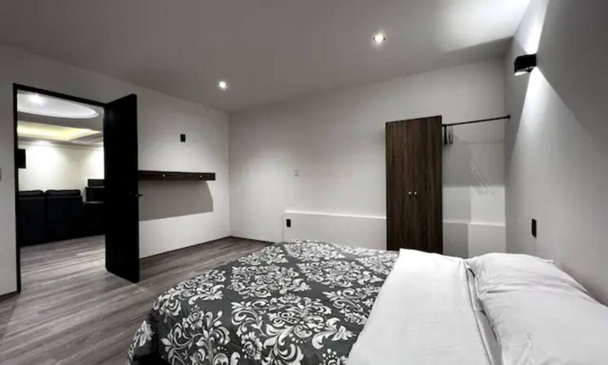 Cuauhtemoc Hotel | Luxury Grand Suite w/amenities