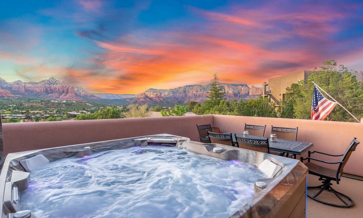 West Sedona House | Luxury Sedona Retreat|180° Red Rock Views + Hottub